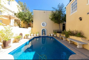 Vintage Alcove in Green Point, Cape Town sleeps 4